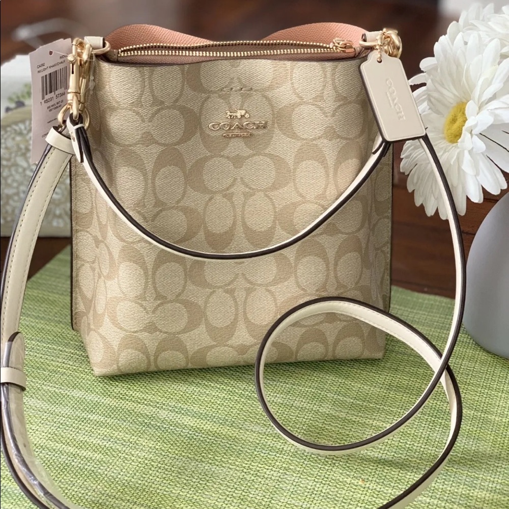 Coach Signature Mollie Bucket Bag  CA582.  NWT $398